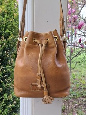 🏝SALE🏝Vintage Dooney & Bourke Cognac Leather Drawstring Bucket Shoulder Bag
